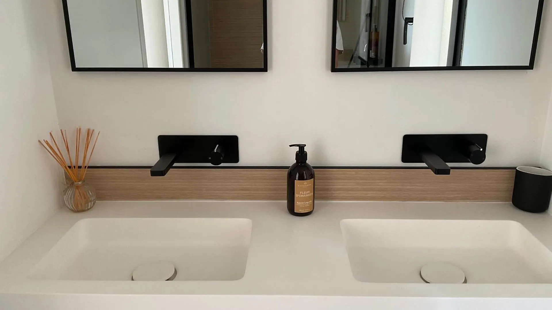 Suite Autonome Acces Piscine Ollioules 0*,  France