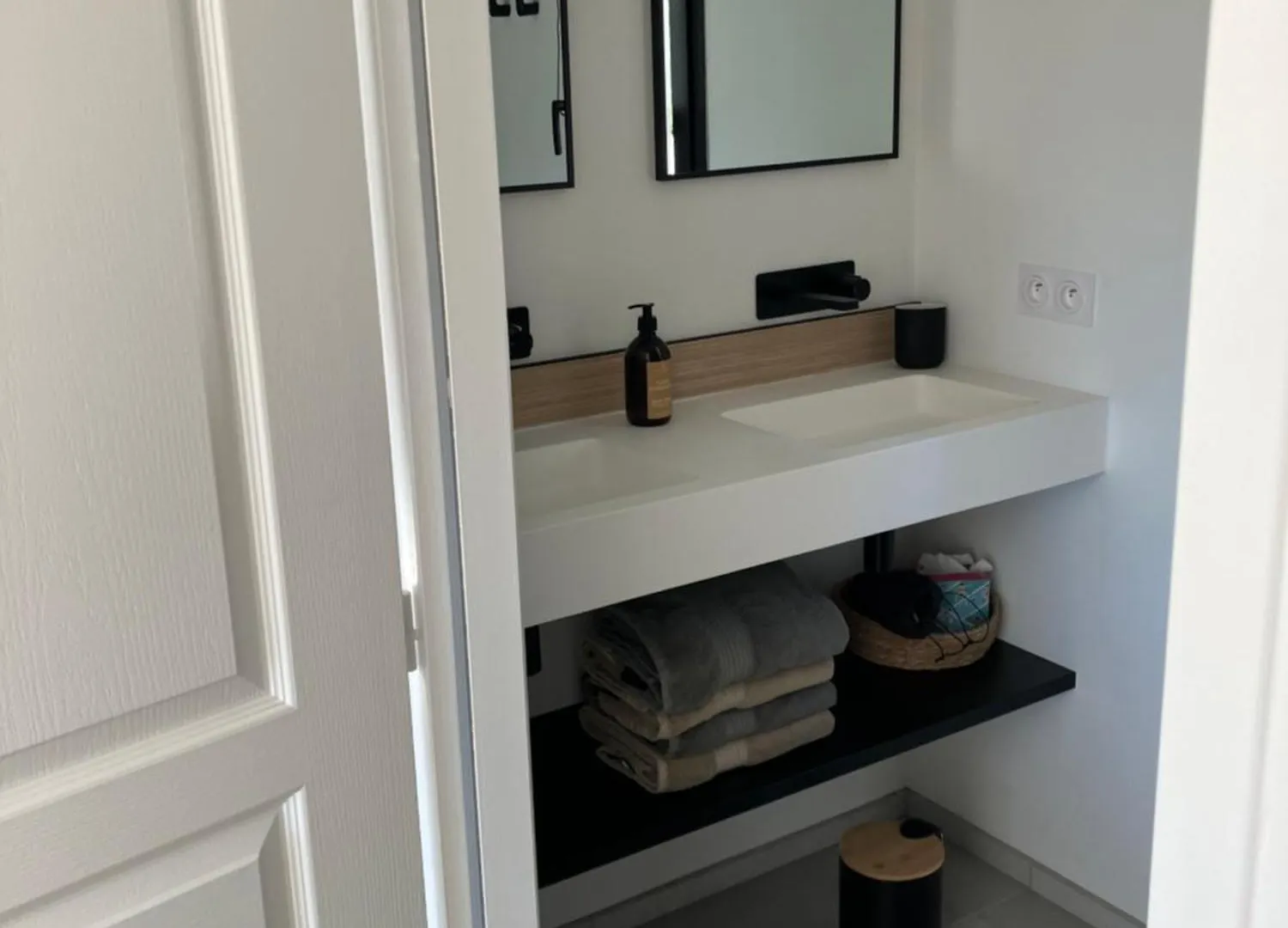 Suite Autonome Acces Piscine Ollioules France